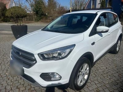 Gebraucht Ford Kuga Titanium 150 PS (110 kW) 2019 Weiß SUV