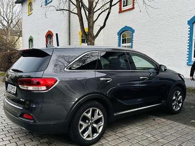 Grau Gebraucht 2017 Kia Sorento Platinum Edition SUV | 21.900 € (Fairer Preis)