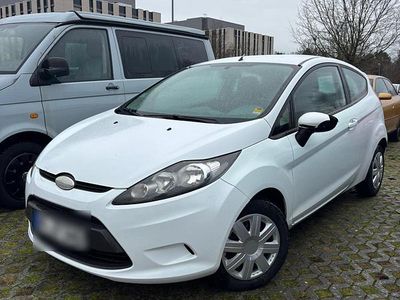 Weiß Gebraucht 2009 Ford Fiesta Trend Limousine | 2.200 €
