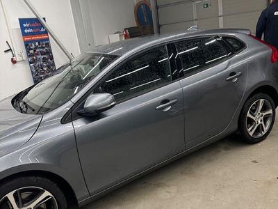 Gebraucht Volvo V40 Momentum 120 PS (88 kW) 2016 Grau Limousine