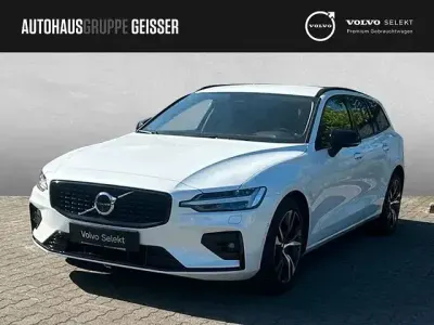 Używany Volvo V60 Plus 197 KM (144 kW) 2025 Biały Kombi