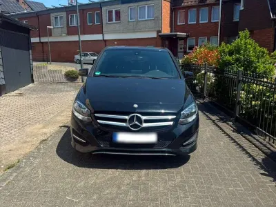 Gebraucht Mercedes B180 Edition 122 PS (89 kW) 2016 Schwarz Kleinwagen