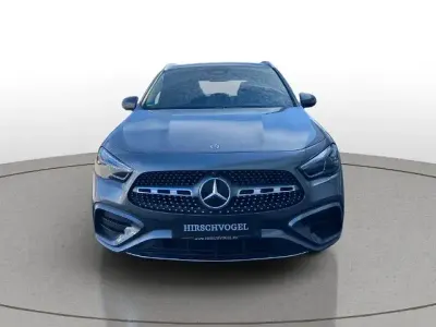 Gebraucht Mercedes GLA200 AMG line 163 PS (119 kW) 2025 Metalliclack mountaingrau (metallic) SUV