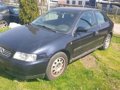 Usata Audi A3 Comfort 101 CV (74 kW) 2000 Blu Utilitaria