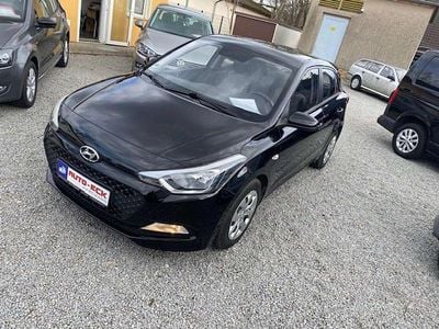 Gebraucht Hyundai i20 Basis 84 PS (61 kW) 2015 Schwarz Kleinwagen