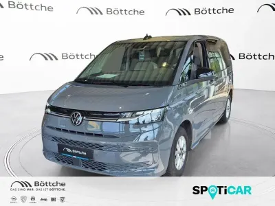 Gebraucht VW Multivan 136 PS (100 kW) 2023 Grau Van / Kleinbus