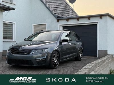 Metalgrau metallic Gebraucht 2015 Skoda Octavia RS Limousine | 18.990 €