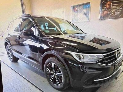 Second-hand VW Tiguan Life 150 CP (110 kW) 2022 Negru SUV