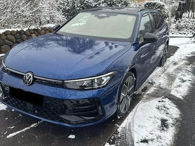 Gebraucht VW Passat R-line 193 PS (141 kW) 2024 Blau Kombi