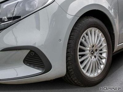 Gebraucht Mercedes V220 Style 163 PS (119 kW) 2025 Alpingrau Van / Kleinbus