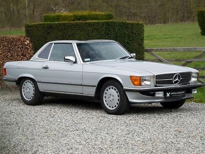 Second-hand Mercedes 560 227 CP (166 kW) 1986 Argintiu Cabrio
