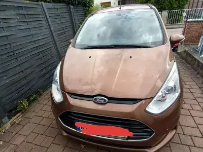 Gebraucht Ford B-MAX Titanium 125 PS (91 kW) 2020 Braun Van / Kleinbus