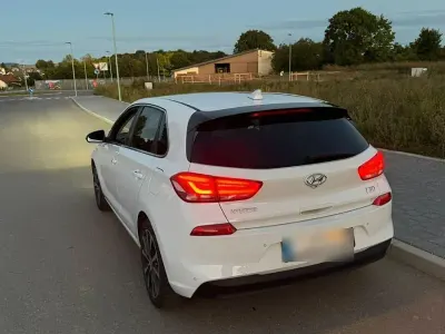 Gebraucht Hyundai i30 Premium 140 PS (102 kW) 2020 Weiß Limousine