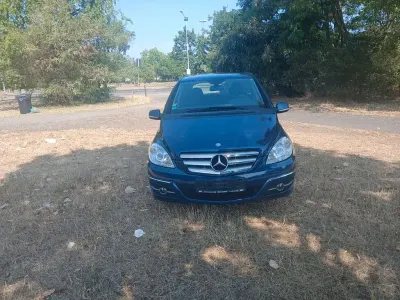Gebraucht Mercedes B180 109 PS (80 kW) 2011 Blau Kleinwagen