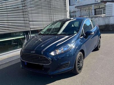 Gebraucht Ford Fiesta Trend 101 PS (74 kW) 2014 Blazerblau Kleinwagen