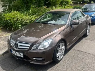 Używany Mercedes E250 Elegance 204 KM (150 kW) 2012 Brązowy Kabriolet