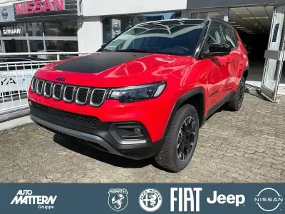 Gebraucht Jeep Compass 60 PS (44 kW) 2023 Rot SUV
