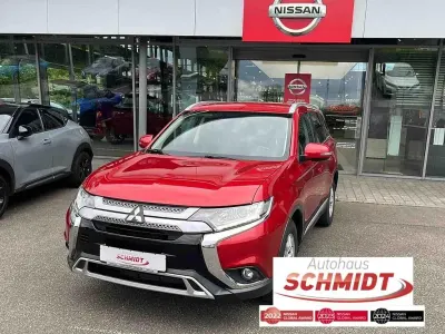 Begagnad Mitsubishi Outlander Diamant Edition 150 HK (110 kW) 2019 Röd SUV