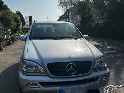 Gebraucht Mercedes ML270 163 PS (119 kW) 2004 Silber SUV