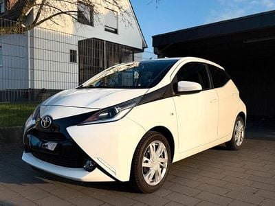 Gebraucht Toyota Aygo X-play 69 PS (50 kW) 2015 Weiß Kleinwagen