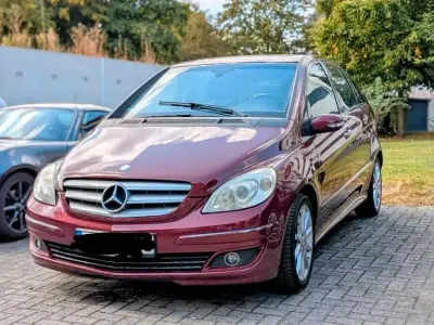 Używany Mercedes B200 Sport 136 KM (100 kW) 2005 Czerwony Minivan