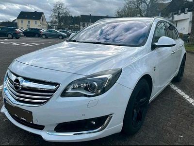Weiß Gebraucht 2014 Opel Insignia Sport Kombi | 9.999 € (Teuer)
