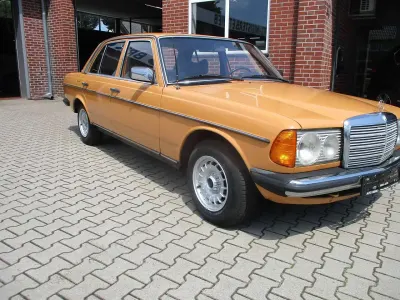 Gebraucht Mercedes 240 72 PS (52 kW) 1979 Gelb Limousine