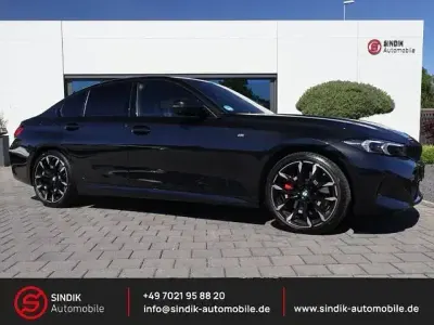 Gebraucht BMW 320 M Sport 190 PS (139 kW) 2024 Black sapphire metallic Limousine