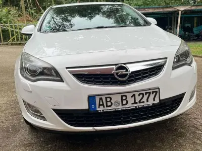 Gebraucht Opel Astra Sport 165 PS (121 kW) 2011 Limousine