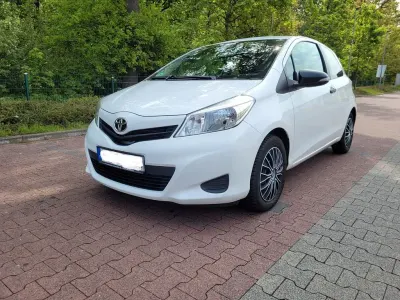 Gebraucht Toyota Yaris Cool 99 PS (72 kW) 2013 Weiß Kleinwagen