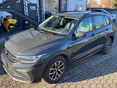 Gebraucht VW Tiguan Life 131 PS (96 kW) 2022 Grau SUV