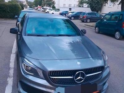 Grau Gebraucht 2015 Mercedes CLA220 Edition Limousine | 20.500 €