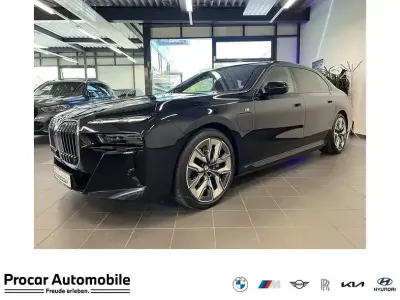 Second-hand BMW 750e M Sport 489 CP (359 kW) 2024 Negru Berlinǎ