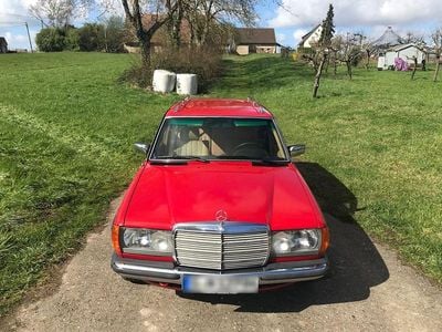 Gebraucht Mercedes E280 185 PS (136 kW) 1979 Rot Kombi