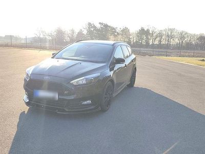 Gebraucht Ford Focus ST 250 PS (183 kW) 2017 Schwarz Limousine