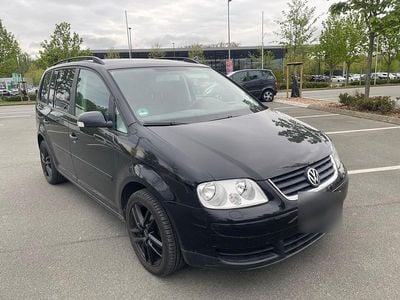 Second-hand VW Touran 109 CP (80 kW) 2006 Negru Monovolum