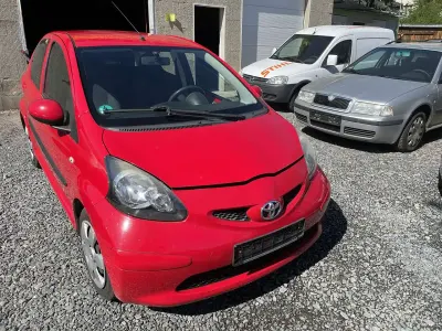 Second-hand Toyota Aygo 68 CP (50 kW) 2007 Roșu Hatchback