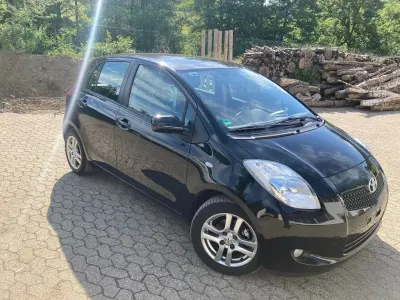 Gebraucht Toyota Yaris 87 PS (63 kW) 2008 Schwarz Kleinwagen