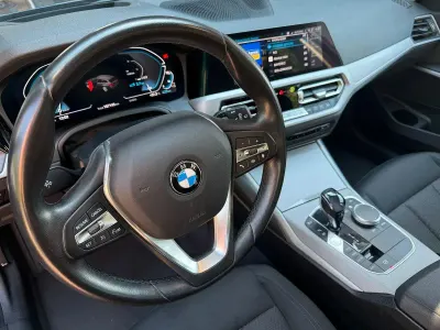 Gebraucht BMW 330e 292 PS (214 kW) 2020 Blau Kombi