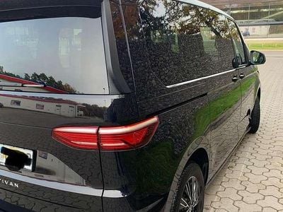 Gebraucht VW Multivan Basis 150 PS (110 kW) 2022 Schwarz Van