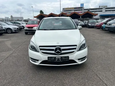 Gebraucht Mercedes B200 156 PS (114 kW) 2014 Weiß Kleinwagen