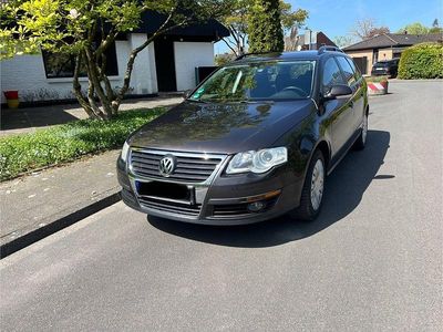 Second-hand VW Passat Comfortline 122 CP (89 kW) 2008 Maro Break