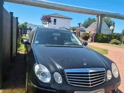 Używany Mercedes E230 204 KM (150 kW) 2007 Czarny Kombi