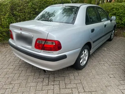 Usata Mitsubishi Carisma 104 CV (76 kW) 2000 Grigio Berlina