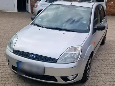 Usata Ford Fiesta 95 CV (69 kW) 2002 Andere farben Utilitaria