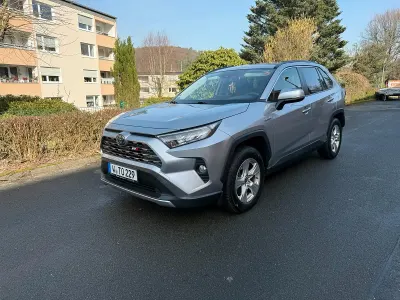 Gebraucht Toyota RAV4 Hybrid 218 PS (160 kW) 2020 Silber SUV