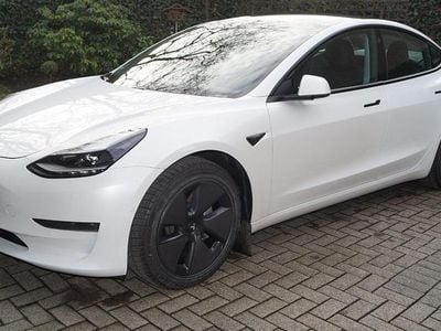 Weiß Gebraucht 2021 Tesla Model 3 Limousine | 27.950 € (Fairer Preis)