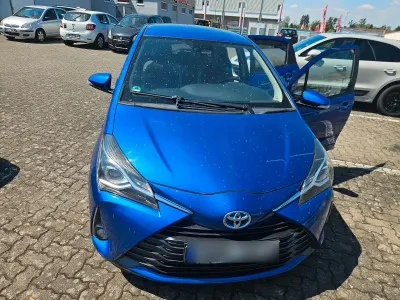 Gebraucht Toyota Yaris Hybrid Style 73 PS (53 kW) 2019 Blau Limousine