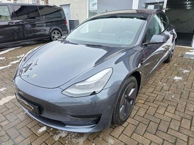 Grau Gebraucht 2022 Tesla Model 3 RWD Limousine | 26.775 € (Fairer Preis)