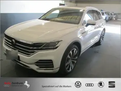 Gebraucht VW Touareg Elegance 231 PS (169 kW) 2023 Pure white SUV